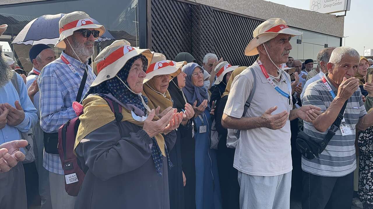 9 günlük kutsal yolculuk sona erdi! Vefa Umresi’nin ikinci kafilesi Konya’ya geldi 9